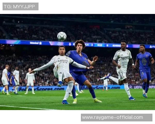 西甲激战：那不勒斯与本菲卡战平神奇扑救引发全场欢呼与转会热议